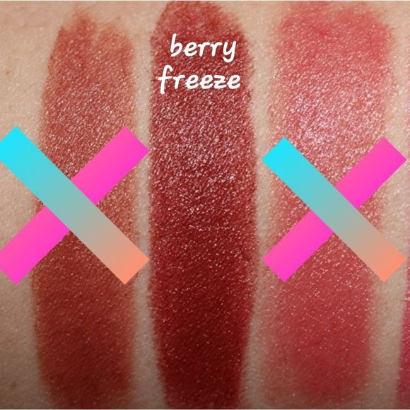 Clinique Bundle of Blush, and Lip Colors - Picture 9 of 14